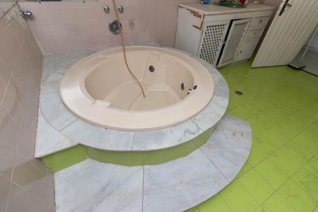 Casa para alugar com 384m², 4 quartos e 2 vagasBanheiro