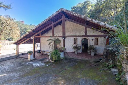 Casa para alugar com 384m², 4 quartos e 2 vagasFachada