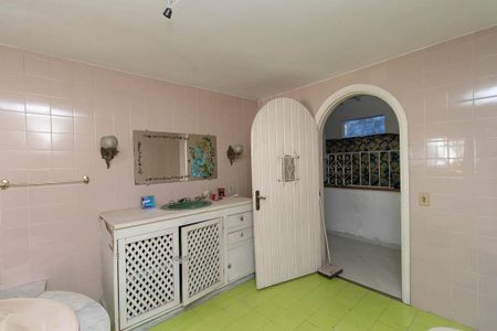 Casa para alugar com 384m², 4 quartos e 2 vagasBanheiro