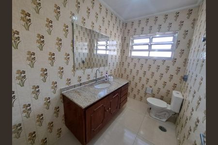 Casa à venda com 225m², 3 quartos e 3 vagasBanheiro da Suíte