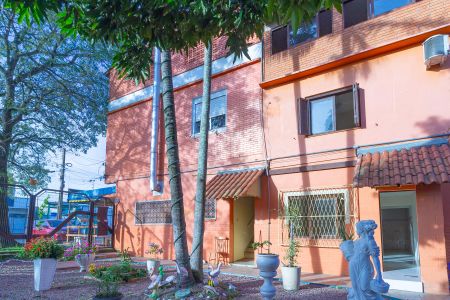 Casa de condomínio para alugar com 119m², 2 quartos e 1 vaga Casa de condomínio para alugar com 119m², 2 quartos e 1 vagaFachada