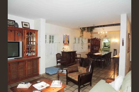 Casa à venda com 4 quartos, 600m² em Granja Julieta, São Paulo