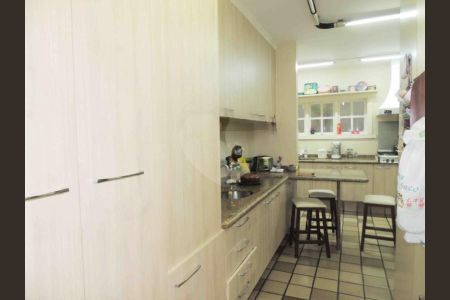 Casa à venda com 600m², 4 quartos e 15 vagas