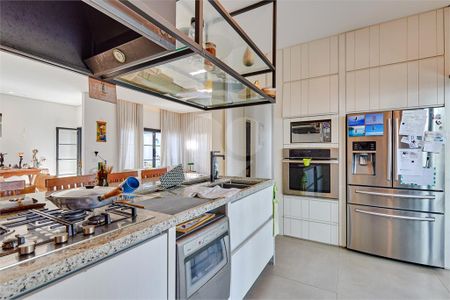 Casa à venda com 3 quartos, 250m² em Santo Amaro, São Paulo