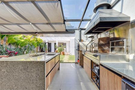 Casa à venda com 3 quartos, 250m² em Santo Amaro, São Paulo