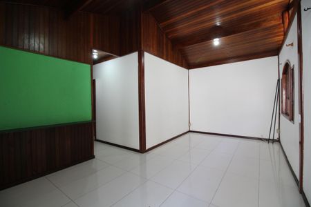 Casa de condomínio à venda com 600m², 4 quartos e 3 vagasSala