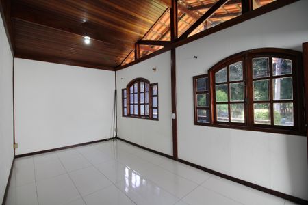 Casa de condomínio à venda com 600m², 4 quartos e 3 vagasSala