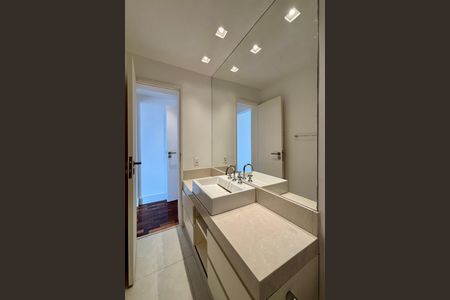 Apartamento à venda com 165m², 2 quartos e 1 vagaBanheiro da Suíte 2