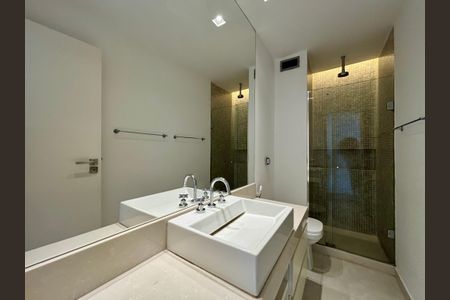 Apartamento à venda com 165m², 2 quartos e 1 vagaBanheiro da Suíte 2