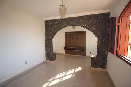 Sala de casa à venda com 3 quartos, 360m² em Novo Eldorado, Contagem