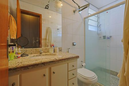 Casa à venda com 231m², 4 quartos e 4 vagasBanheiro da Suíte 2