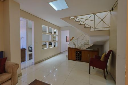 Sala de casa à venda com 4 quartos, 231m² em Caiçaras, Belo Horizonte