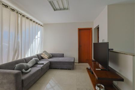 Sala 2 de casa à venda com 4 quartos, 231m² em Caiçaras, Belo Horizonte