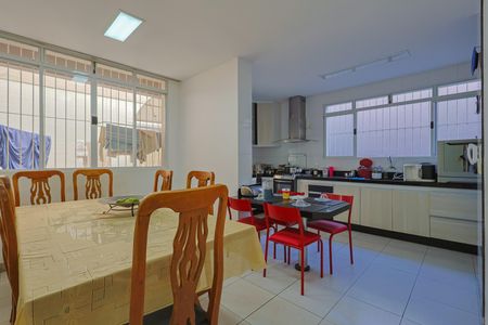 Casa à venda com 231m², 4 quartos e 4 vagasCozinha