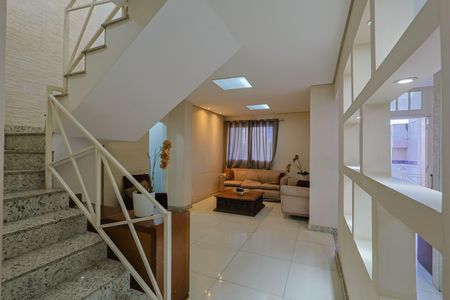 Sala de casa à venda com 4 quartos, 231m² em Caiçaras, Belo Horizonte