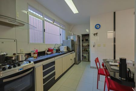 Casa à venda com 231m², 4 quartos e 4 vagasCozinha
