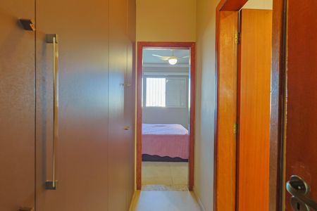 Casa à venda com 231m², 4 quartos e 4 vagasSuíte 2