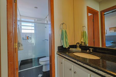 Casa à venda com 231m², 4 quartos e 4 vagasBanheiro