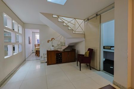 Casa à venda com 231m², 4 quartos e 4 vagasSala