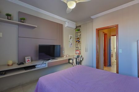 Casa à venda com 231m², 4 quartos e 4 vagasSuíte 2