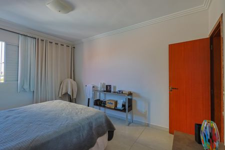 Casa à venda com 231m², 4 quartos e 4 vagasSuíte 1