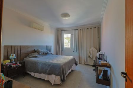 Casa à venda com 231m², 4 quartos e 4 vagasSuíte 1