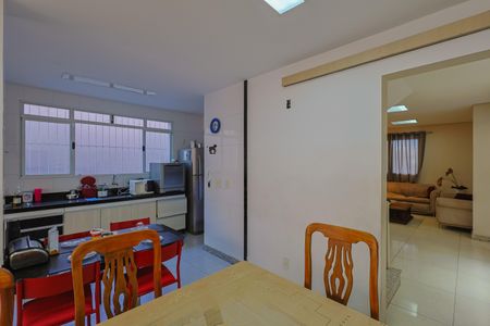 Casa à venda com 231m², 4 quartos e 4 vagasCozinha