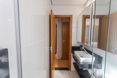 Apartamento à venda com 65m², 2 quartos e 2 vagasBanheiro da Suíte