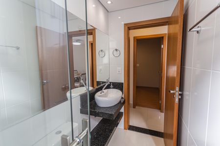 Apartamento à venda com 65m², 2 quartos e 2 vagasBanheiro Social