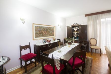 Casa de condomínio à venda com 258m², 3 quartos e 3 vagas Casa de condomínio à venda com 258m², 3 quartos e 3 vagasSala