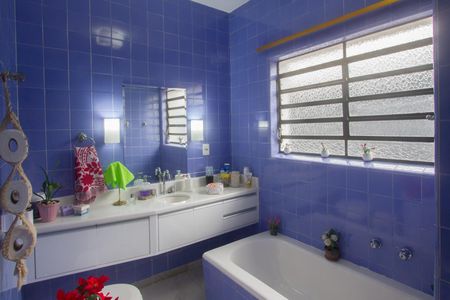 Casa de condomínio à venda com 258m², 3 quartos e 3 vagas Casa de condomínio à venda com 258m², 3 quartos e 3 vagasBanheiro Social