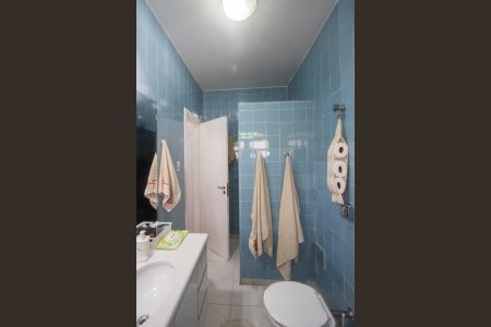 Casa de condomínio à venda com 258m², 3 quartos e 3 vagas Casa de condomínio à venda com 258m², 3 quartos e 3 vagasBanheiro/Suite