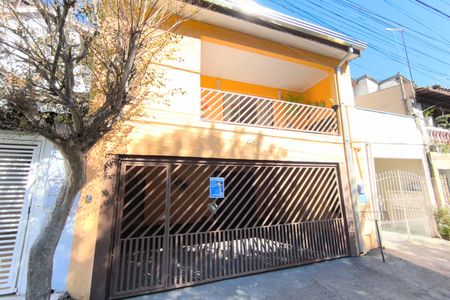 Casa à venda com 172m², 4 quartos e 3 vagas Casa à venda com 172m², 4 quartos e 3 vagasFachada