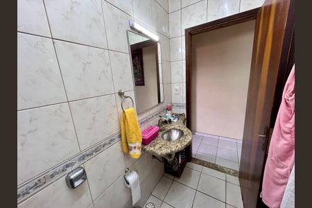 Casa à venda com 222m², 3 quartos e 5 vagasBanheiro Social