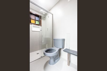 Banheiro de kitnet/studio para alugar com 1 quarto, 18m² em Água Branca, São Paulo