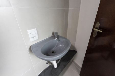 Banheiro de kitnet/studio para alugar com 1 quarto, 18m² em Água Branca, São Paulo