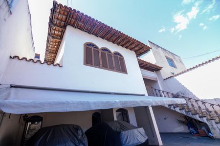 Casa à venda com 360m², 4 quartos e 5 vagasFachada