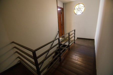 Casa à venda com 360m², 4 quartos e 5 vagasEscada