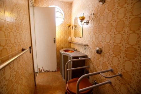 Casa à venda com 360m², 4 quartos e 5 vagasBanheiro da Suíte 1