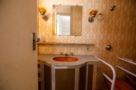 Casa à venda com 360m², 4 quartos e 5 vagasBanheiro da Suíte 1