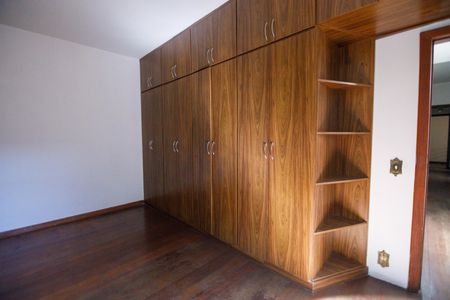 Casa à venda com 360m², 4 quartos e 5 vagasSuíte 3