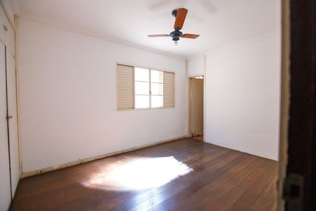 Casa à venda com 360m², 4 quartos e 5 vagasSuíte 1