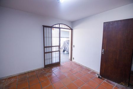 Casa à venda com 360m², 4 quartos e 5 vagasSala