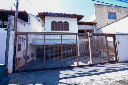 Casa à venda com 360m², 4 quartos e 5 vagasFachada