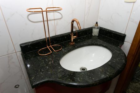 Casa à venda com 140m², 3 quartos e 2 vagasBanheiro