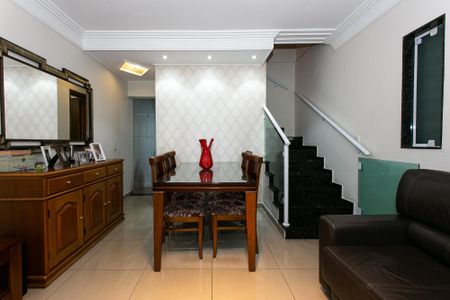 Casa à venda com 140m², 3 quartos e 2 vagasSala