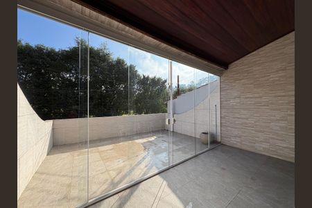 Casa à venda com 183m², 3 quartos e 2 vagasVaranda