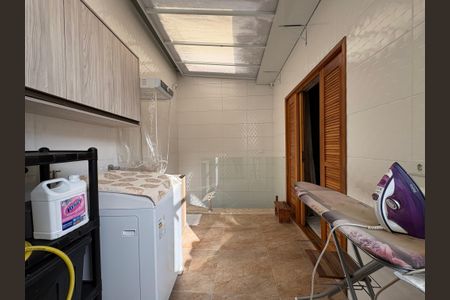 Casa à venda com 183m², 3 quartos e 2 vagasLavanderia