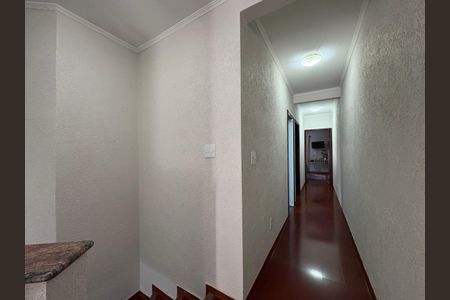Casa à venda com 183m², 3 quartos e 2 vagasEscritório/ corredor acesso aos dormitórios 