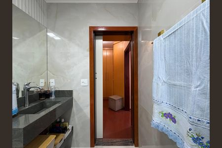 Casa à venda com 183m², 3 quartos e 2 vagasBanheiro da Suíte